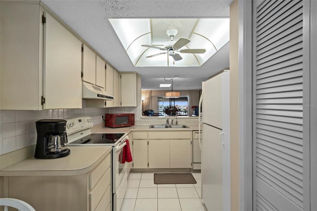 For Rent: $1,900 (2 beds, 2 baths, 1025 Square Feet)
