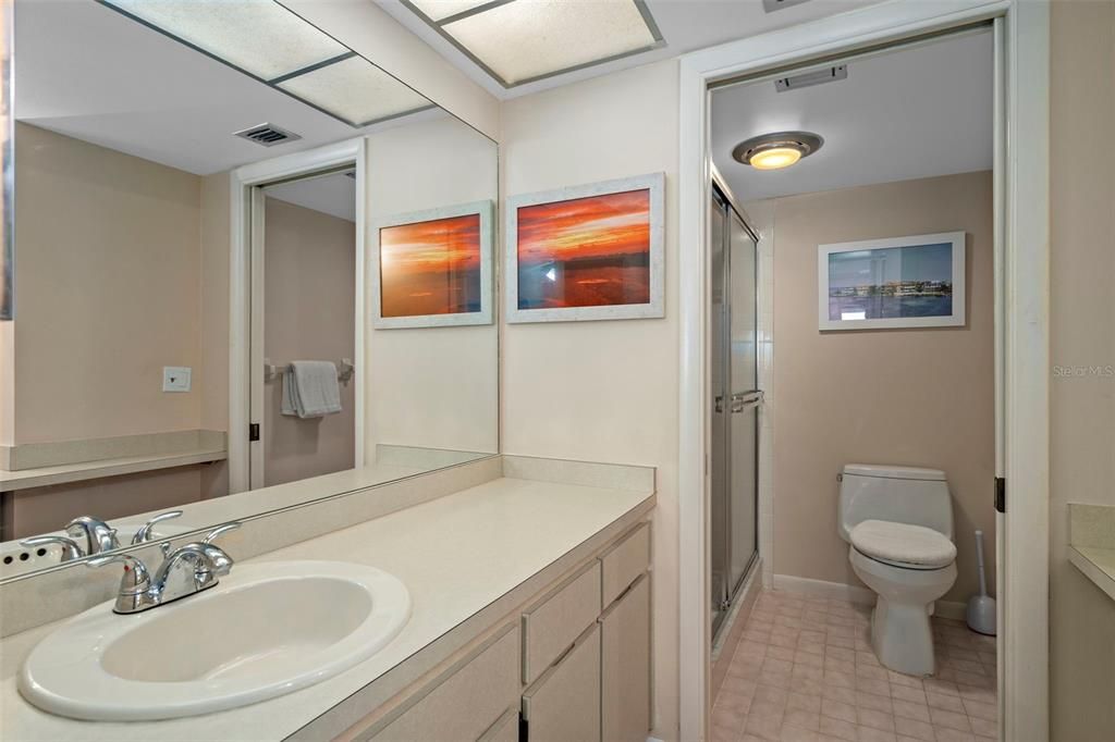 For Rent: $1,900 (2 beds, 2 baths, 1025 Square Feet)