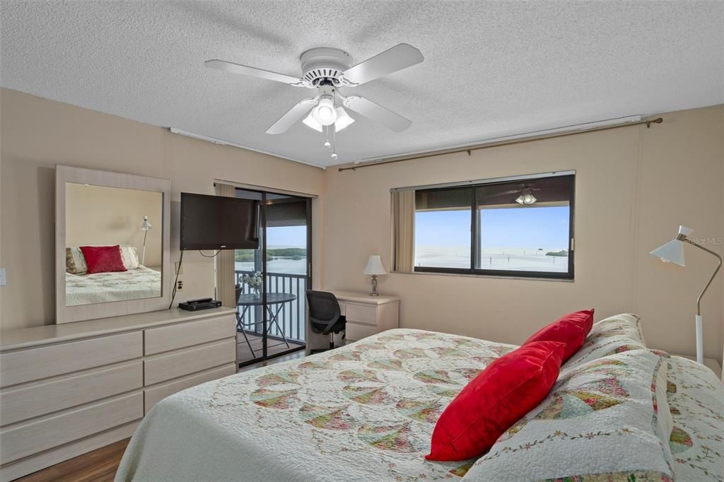 For Rent: $1,900 (2 beds, 2 baths, 1025 Square Feet)