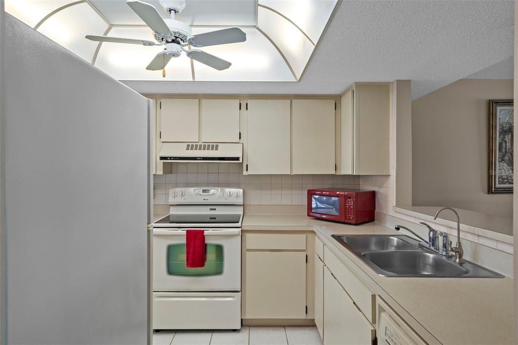 For Rent: $1,900 (2 beds, 2 baths, 1025 Square Feet)