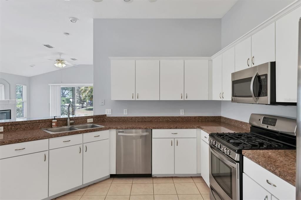 En Renta: $2,695 (3 camas, 2 baños, 1931 Pies cuadrados)