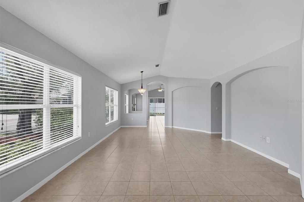 En Renta: $2,695 (3 camas, 2 baños, 1931 Pies cuadrados)