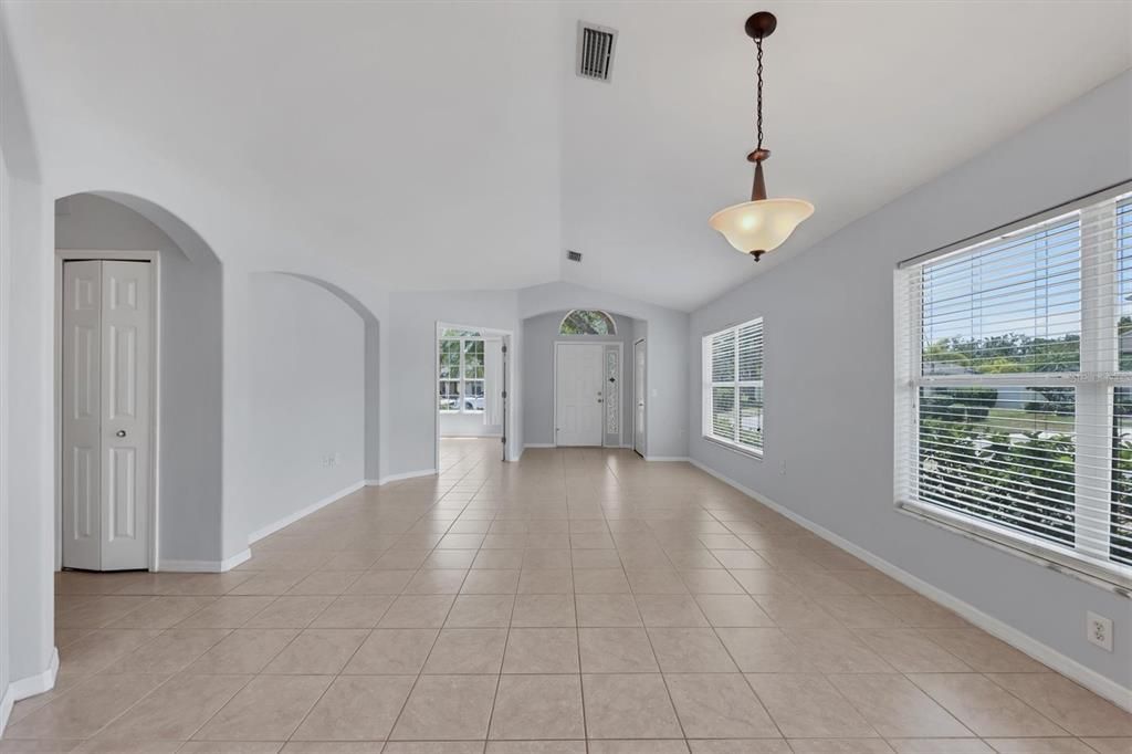 En Renta: $2,695 (3 camas, 2 baños, 1931 Pies cuadrados)