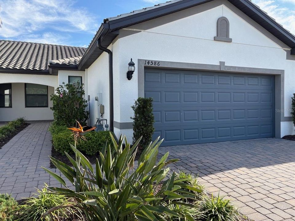 For Rent: $2,750 (2 beds, 2 baths, 1442 Square Feet)
