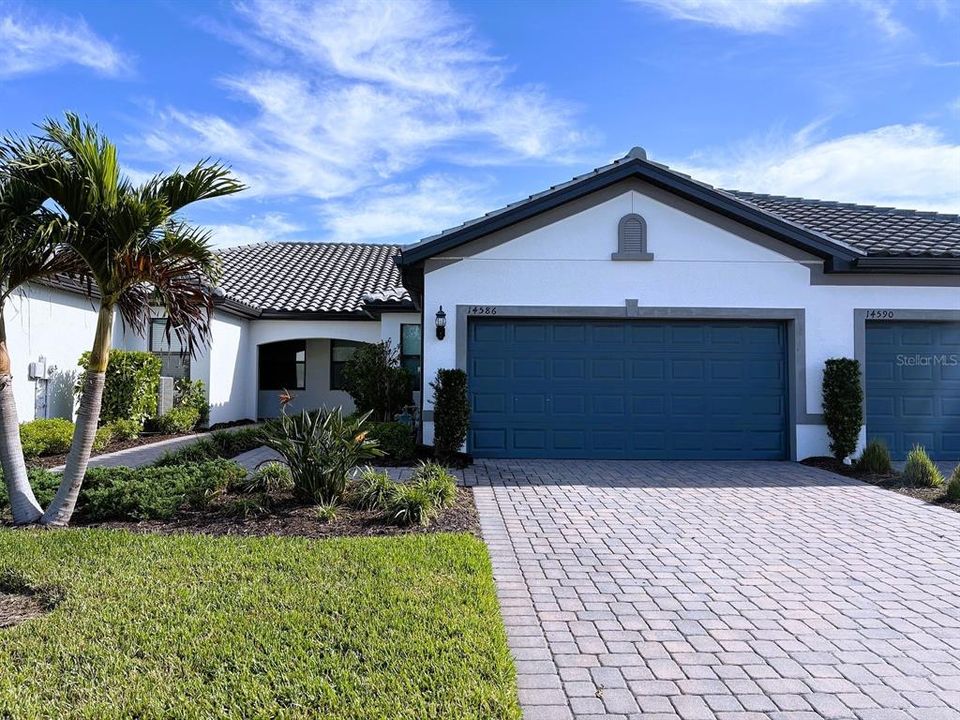 For Rent: $2,750 (2 beds, 2 baths, 1442 Square Feet)