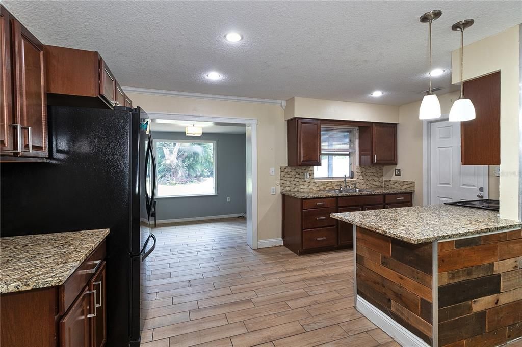 For Sale: $318,900 (3 beds, 1 baths, 1128 Square Feet)