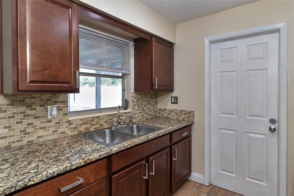 For Sale: $318,900 (3 beds, 1 baths, 1128 Square Feet)
