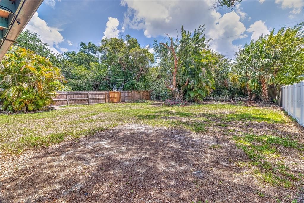 For Sale: $318,900 (3 beds, 1 baths, 1128 Square Feet)