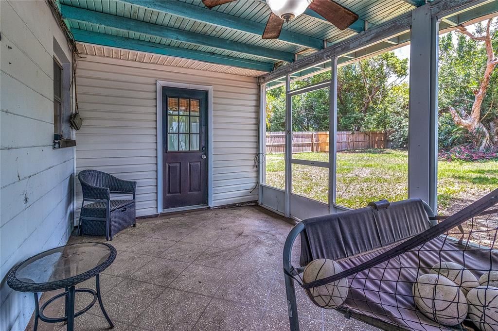 For Sale: $318,900 (3 beds, 1 baths, 1128 Square Feet)