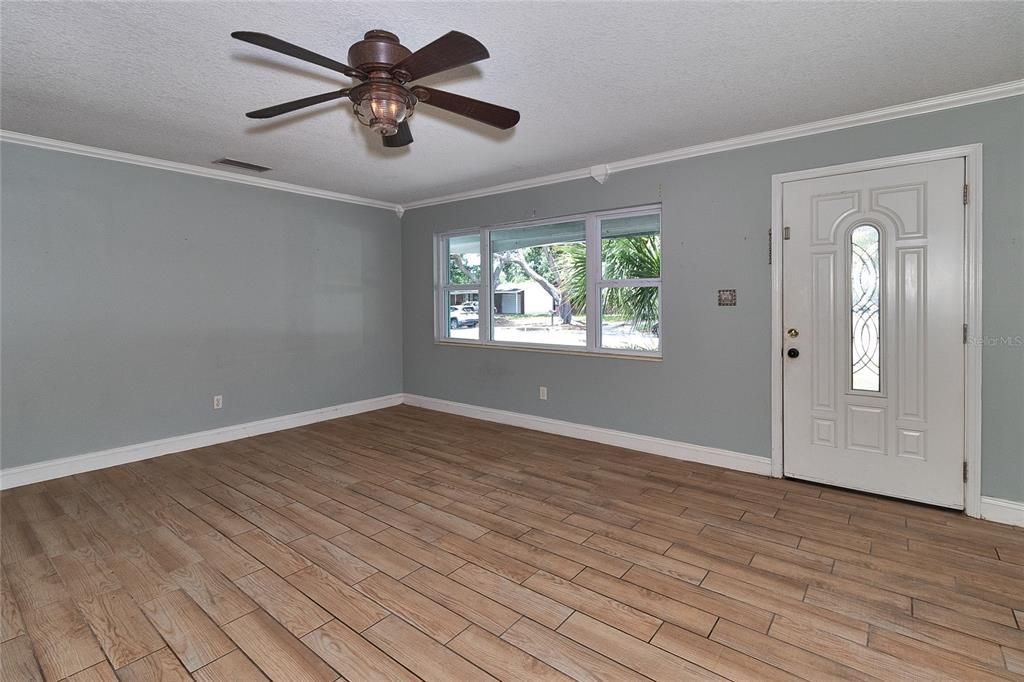 For Sale: $318,900 (3 beds, 1 baths, 1128 Square Feet)