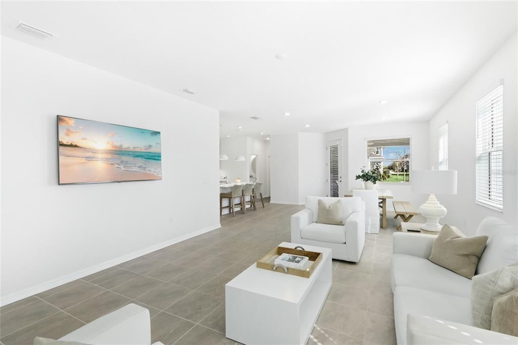 Activo con contrato: $550,000 (3 camas, 2 baños, 2524 Pies cuadrados)