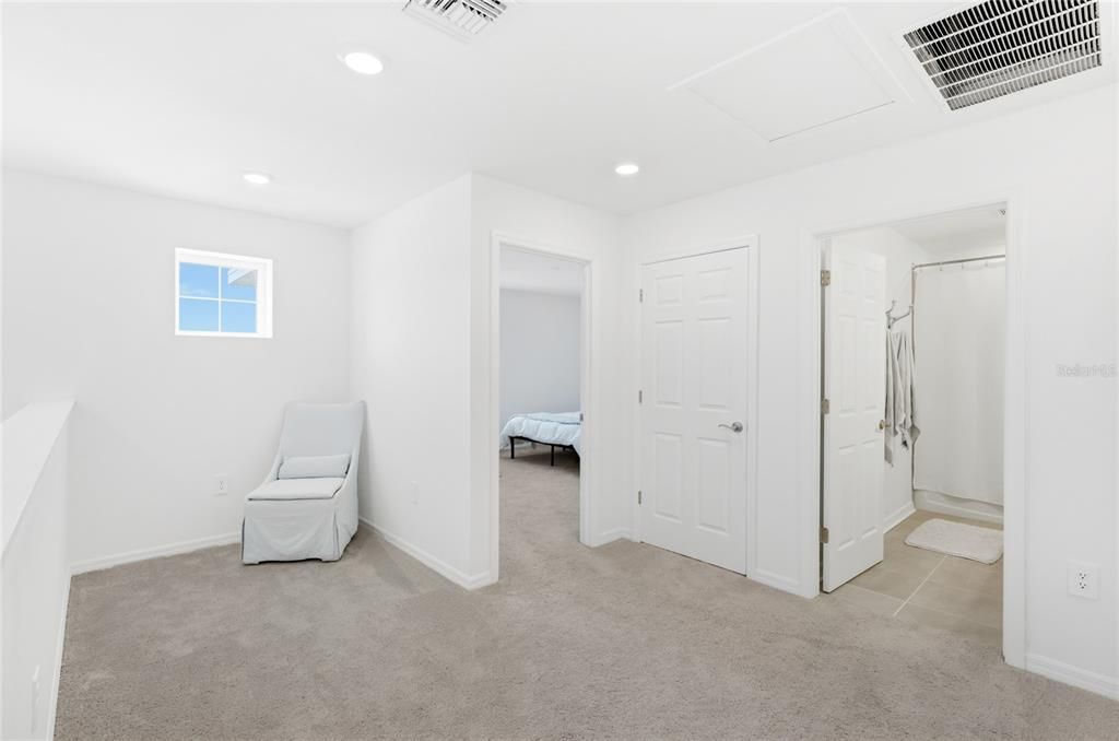 Activo con contrato: $550,000 (3 camas, 2 baños, 2524 Pies cuadrados)
