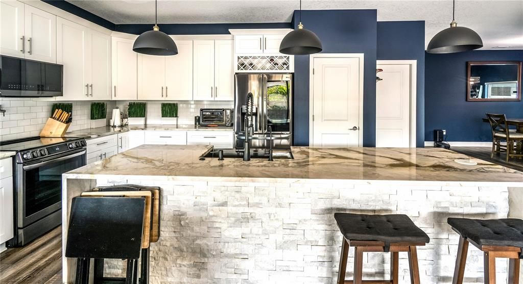 For Sale: $739,900 (4 beds, 3 baths, 2518 Square Feet)