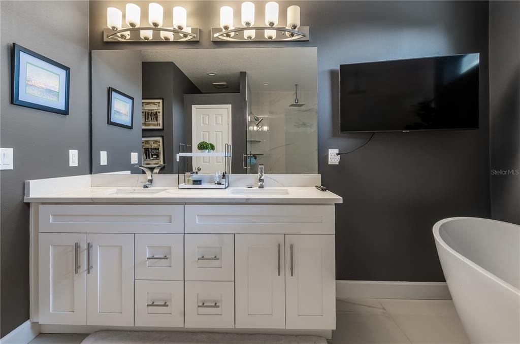For Sale: $739,900 (4 beds, 3 baths, 2518 Square Feet)