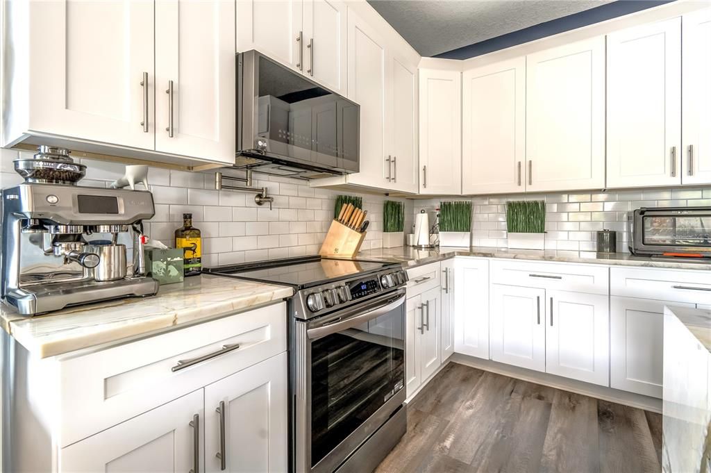 For Sale: $739,900 (4 beds, 3 baths, 2518 Square Feet)