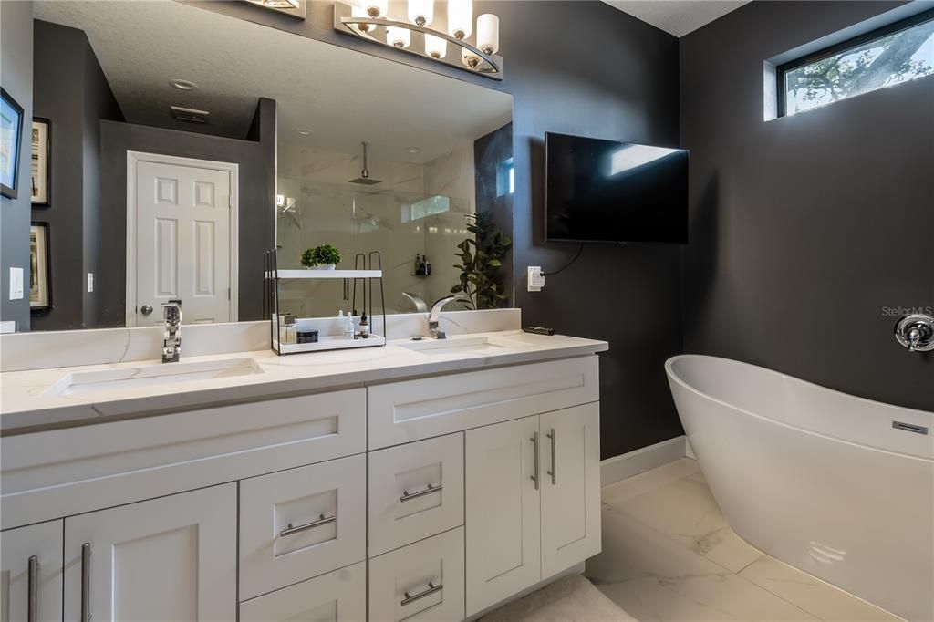 For Sale: $739,900 (4 beds, 3 baths, 2518 Square Feet)