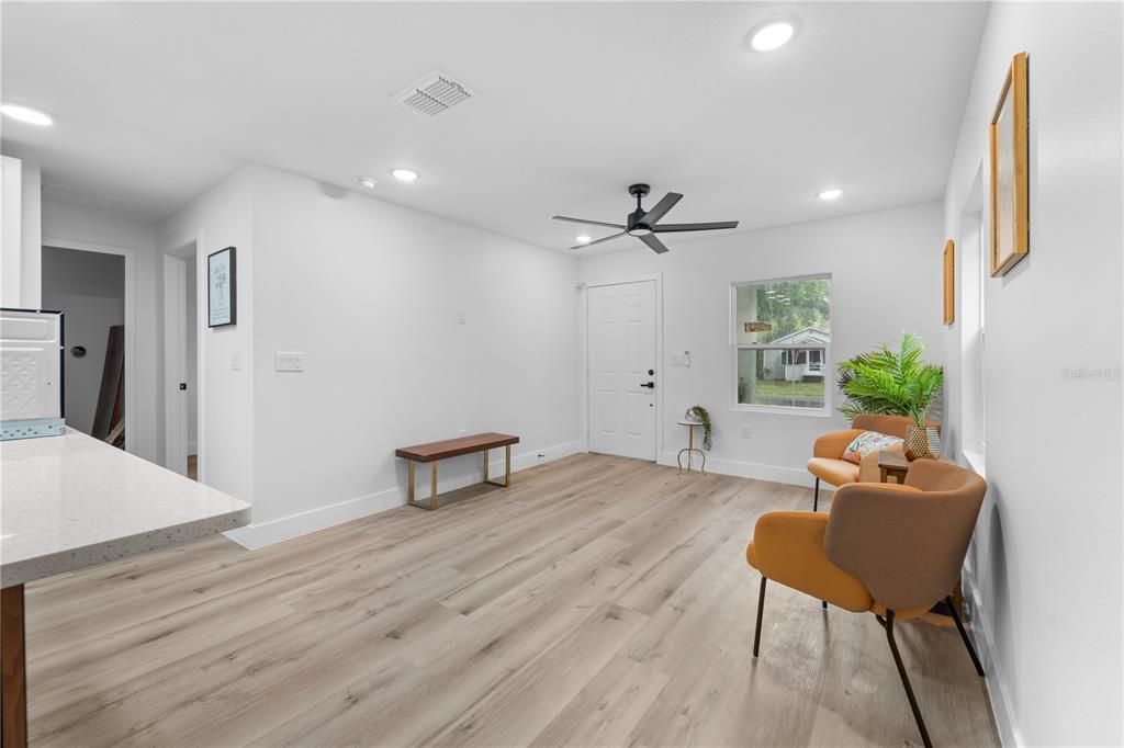 Activo con contrato: $335,000 (2 camas, 2 baños, 1100 Pies cuadrados)