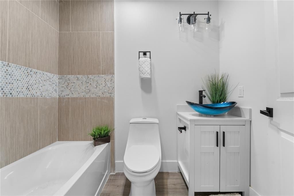 Activo con contrato: $335,000 (2 camas, 2 baños, 1100 Pies cuadrados)