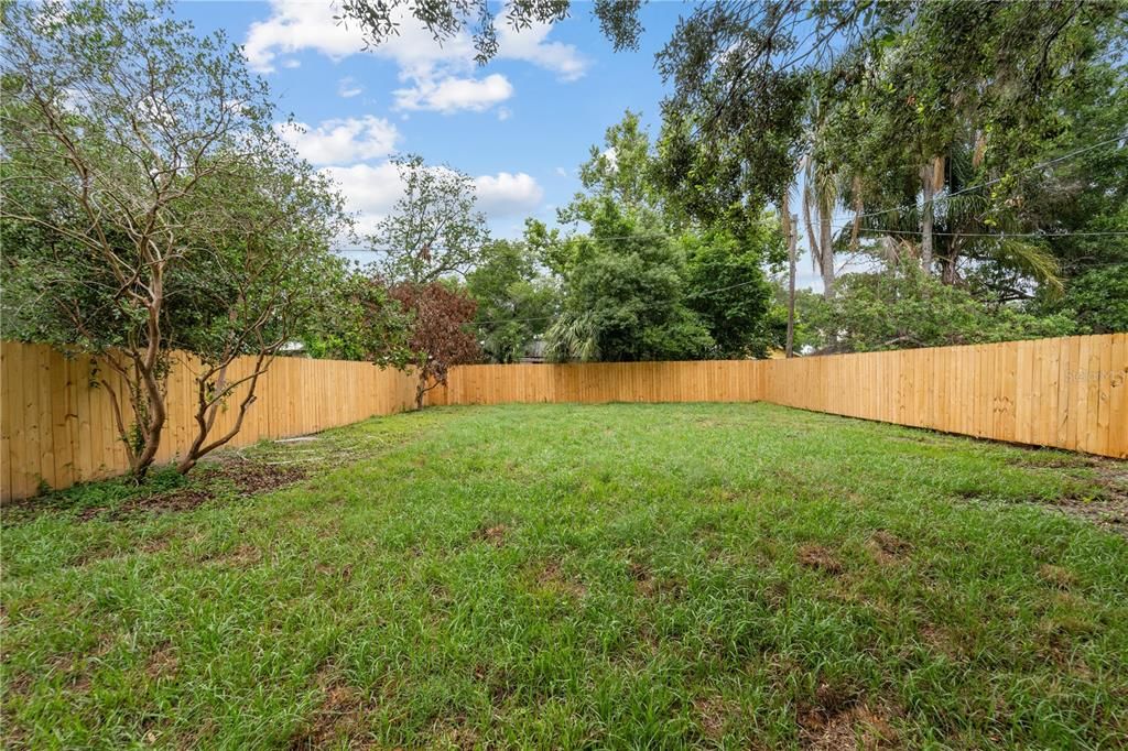 Activo con contrato: $335,000 (2 camas, 2 baños, 1100 Pies cuadrados)