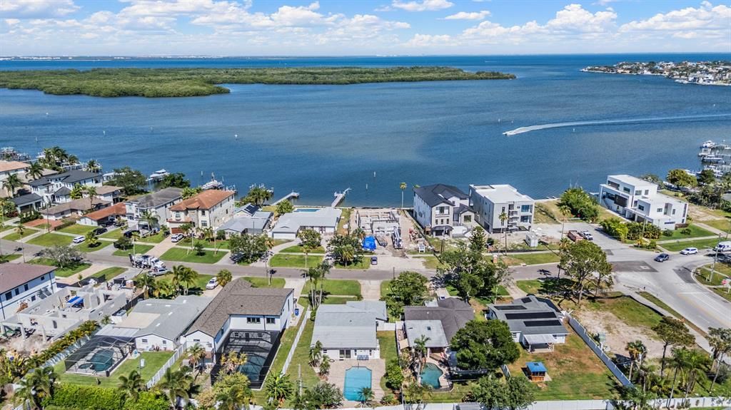 En Venta: $610,000 (3 camas, 2 baños, 1953 Pies cuadrados)