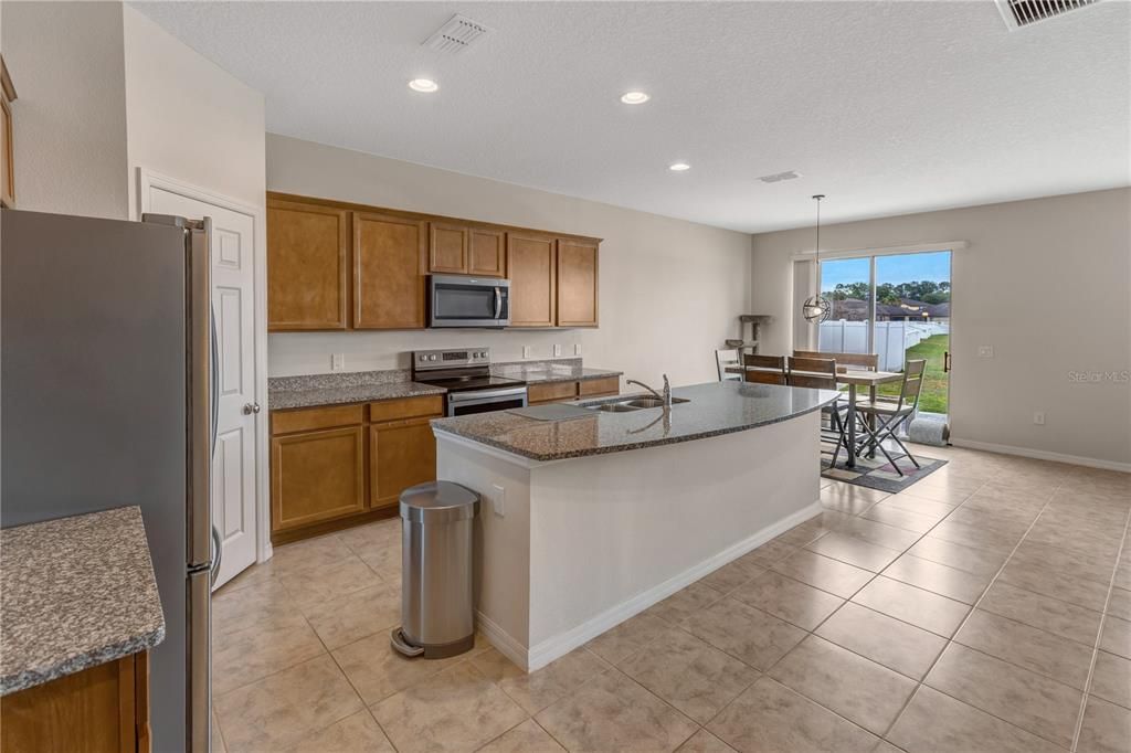 For Sale: $400,000 (5 beds, 3 baths, 2710 Square Feet)
