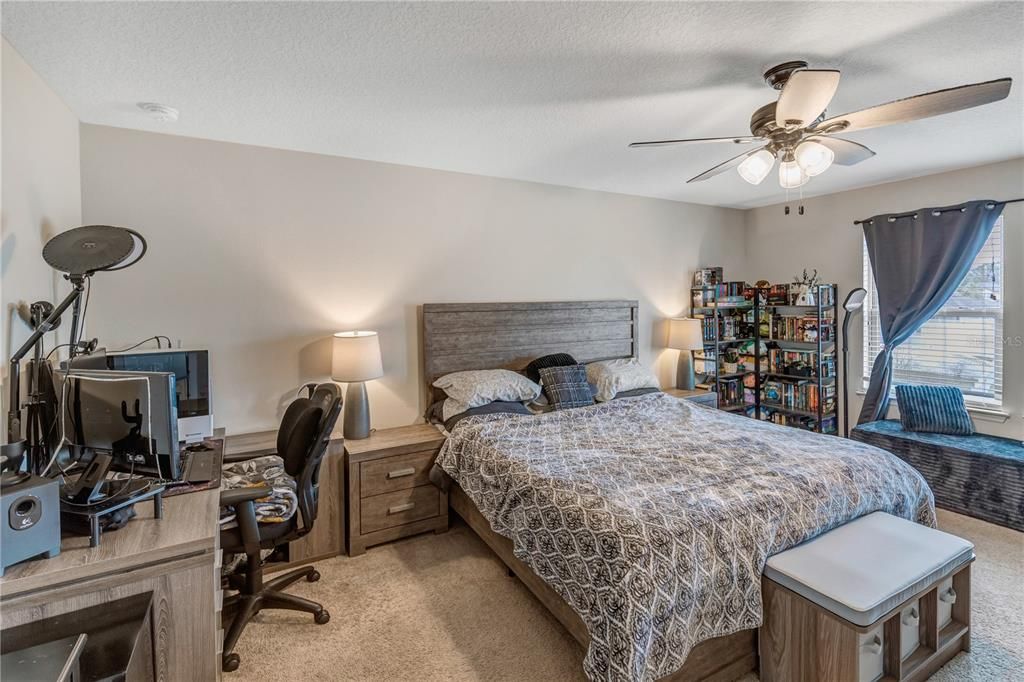 For Sale: $400,000 (5 beds, 3 baths, 2710 Square Feet)