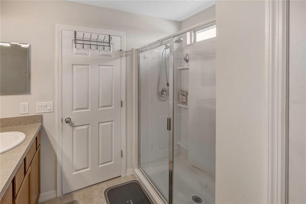 For Sale: $400,000 (5 beds, 3 baths, 2710 Square Feet)