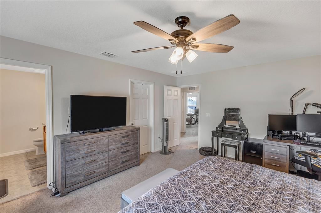 For Sale: $400,000 (5 beds, 3 baths, 2710 Square Feet)