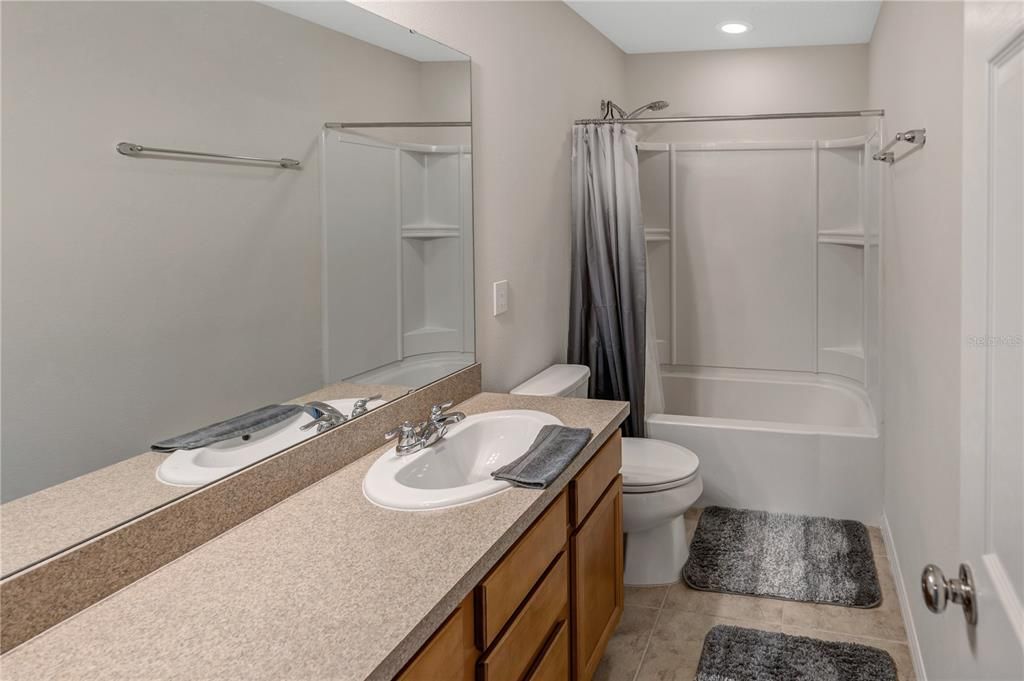 For Sale: $400,000 (5 beds, 3 baths, 2710 Square Feet)
