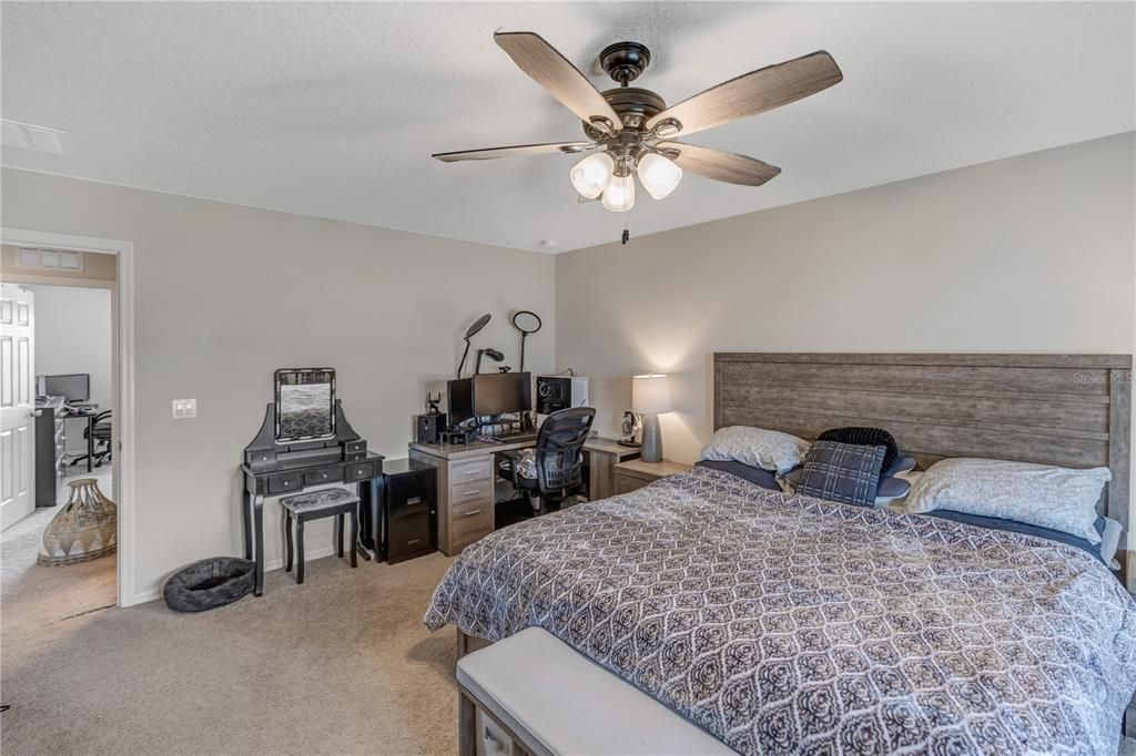 For Sale: $400,000 (5 beds, 3 baths, 2710 Square Feet)