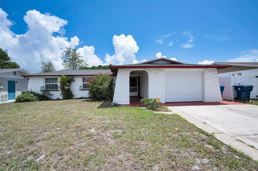 Activo con contrato: $220,000 (3 camas, 2 baños, 1261 Pies cuadrados)