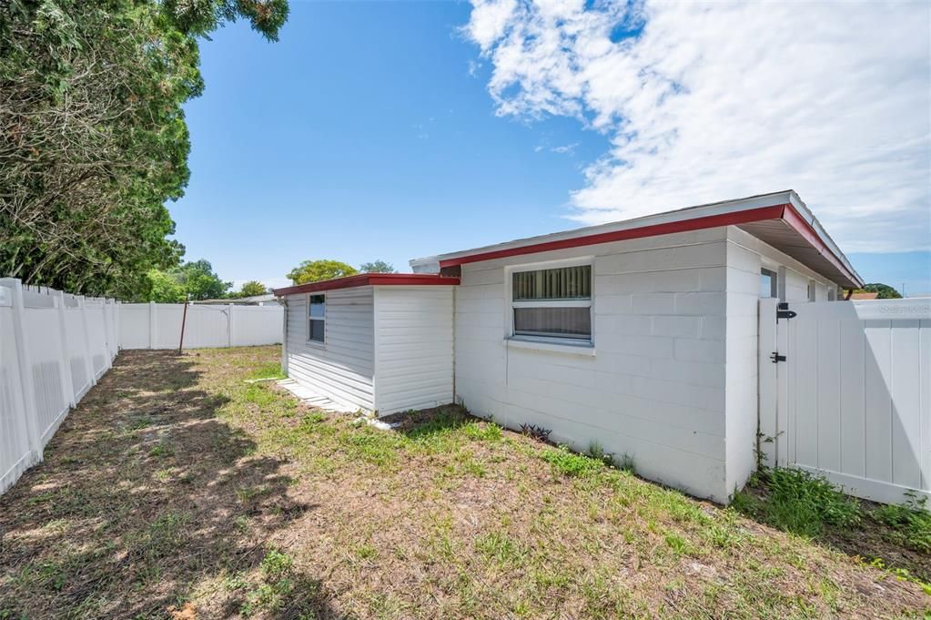Activo con contrato: $220,000 (3 camas, 2 baños, 1261 Pies cuadrados)