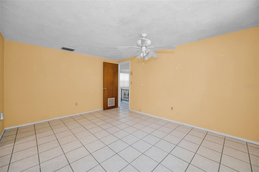 Activo con contrato: $220,000 (3 camas, 2 baños, 1261 Pies cuadrados)