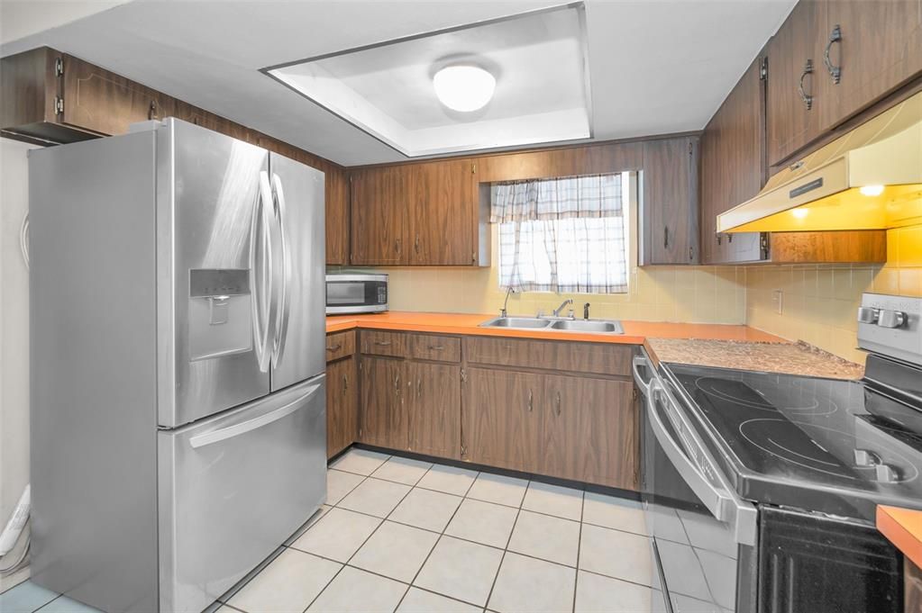 Activo con contrato: $220,000 (3 camas, 2 baños, 1261 Pies cuadrados)