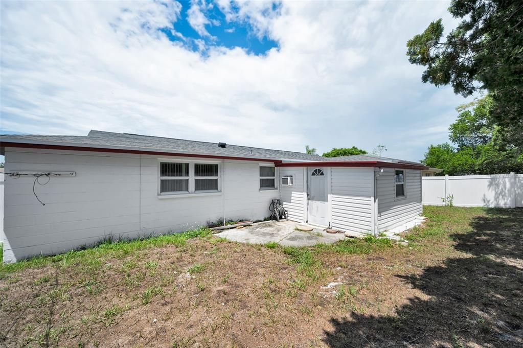 Activo con contrato: $220,000 (3 camas, 2 baños, 1261 Pies cuadrados)
