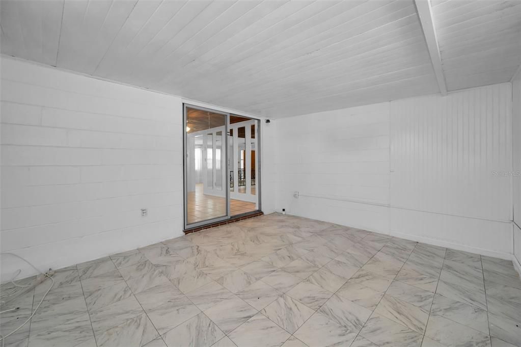 Activo con contrato: $220,000 (3 camas, 2 baños, 1261 Pies cuadrados)