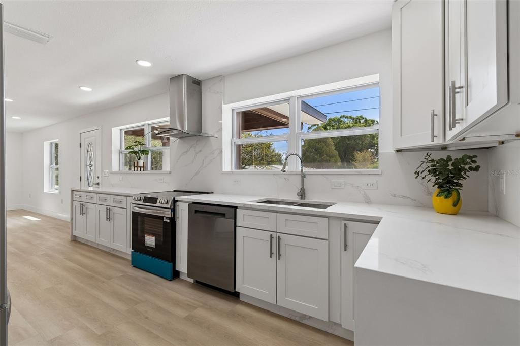 For Sale: $419,500 (4 beds, 2 baths, 1392 Square Feet)