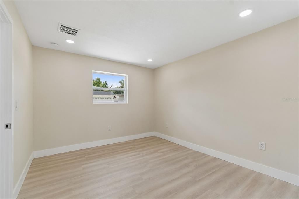 For Sale: $419,500 (4 beds, 2 baths, 1392 Square Feet)