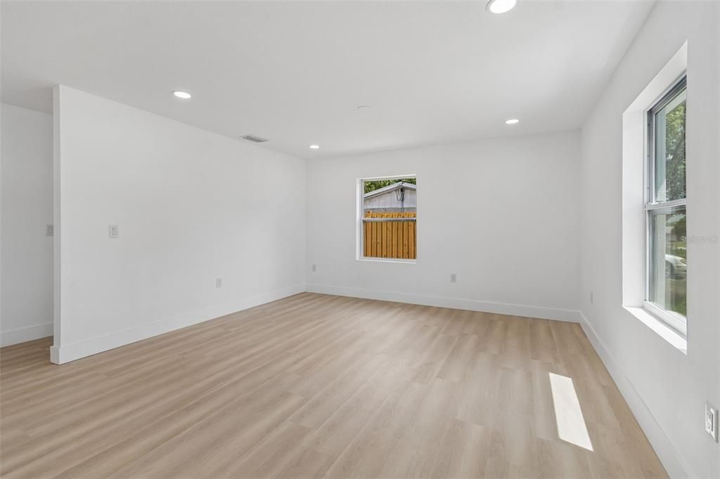 For Sale: $419,500 (4 beds, 2 baths, 1392 Square Feet)