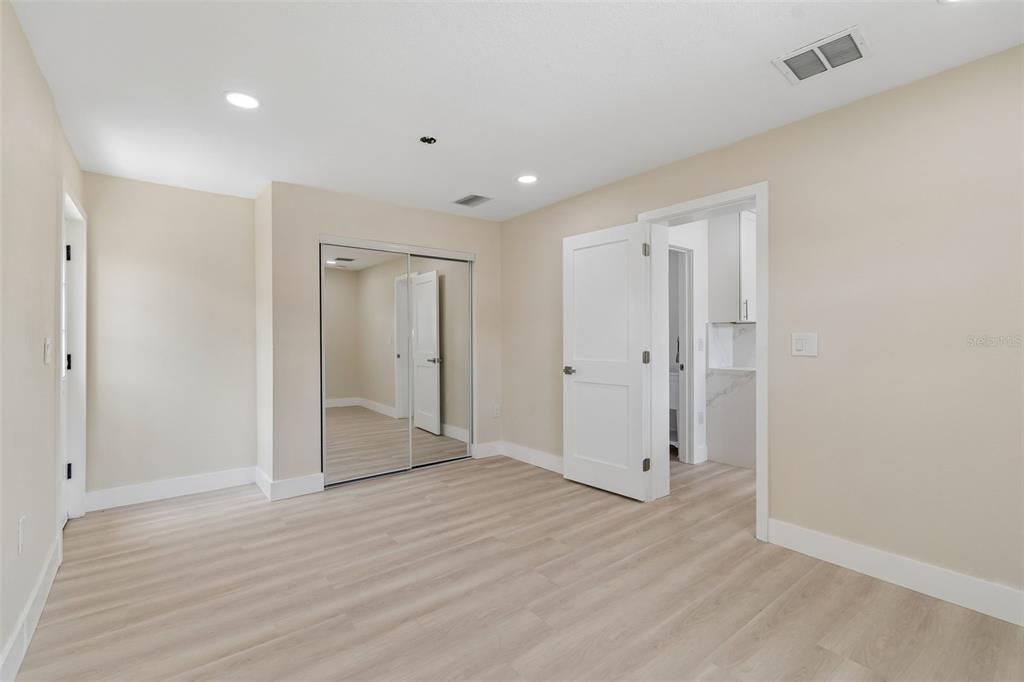 For Sale: $419,500 (4 beds, 2 baths, 1392 Square Feet)