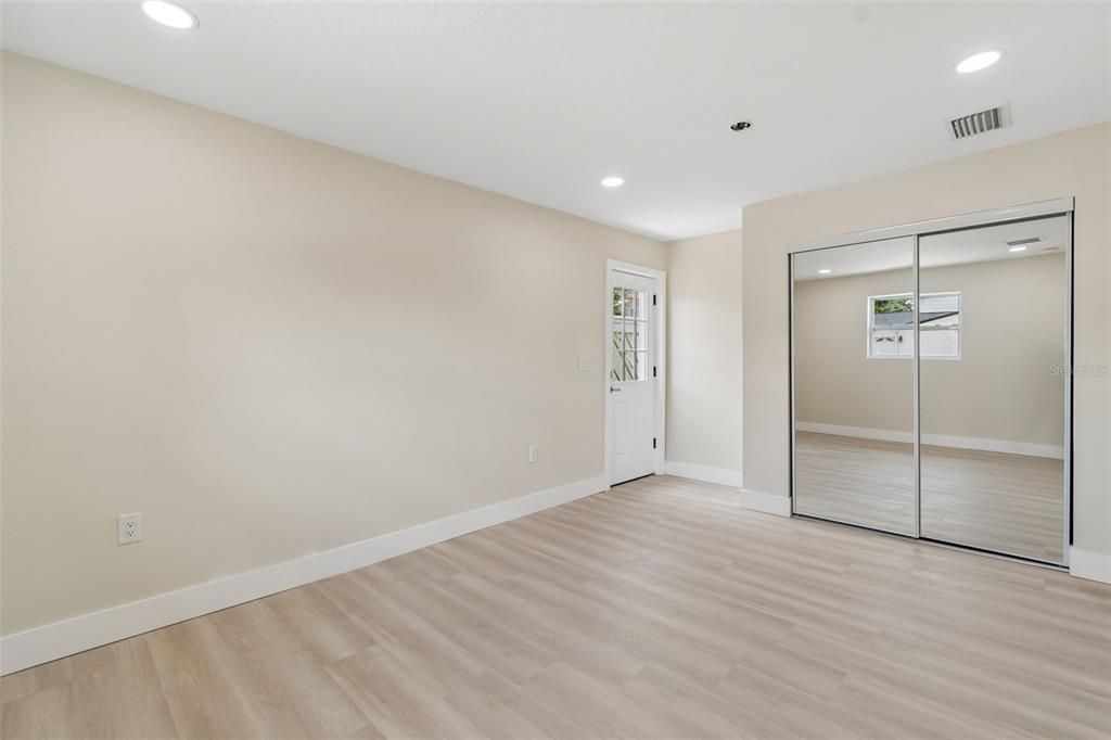 For Sale: $419,500 (4 beds, 2 baths, 1392 Square Feet)