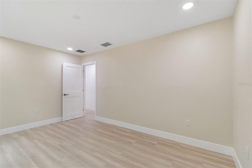 For Sale: $419,500 (4 beds, 2 baths, 1392 Square Feet)