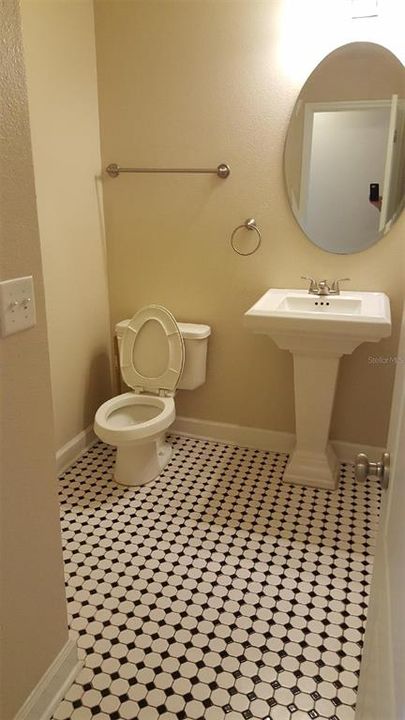 For Rent: $1,450 (1 beds, 1 baths, 830 Square Feet)