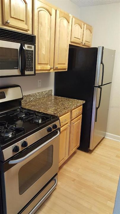 For Rent: $1,450 (1 beds, 1 baths, 830 Square Feet)