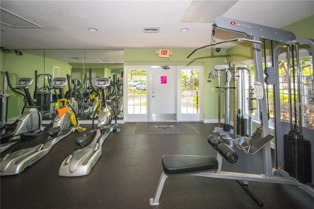 For Rent: $1,450 (1 beds, 1 baths, 830 Square Feet)