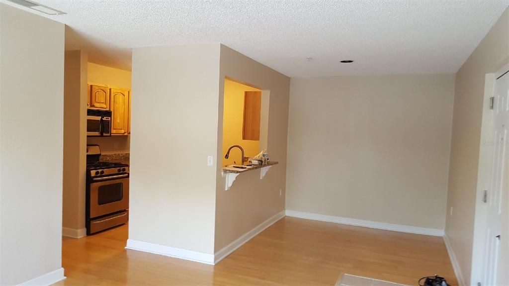 For Rent: $1,450 (1 beds, 1 baths, 830 Square Feet)