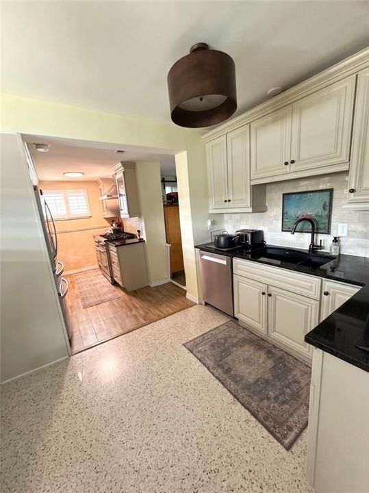 En Venta: $349,900 (2 camas, 2 baños, 1306 Pies cuadrados)