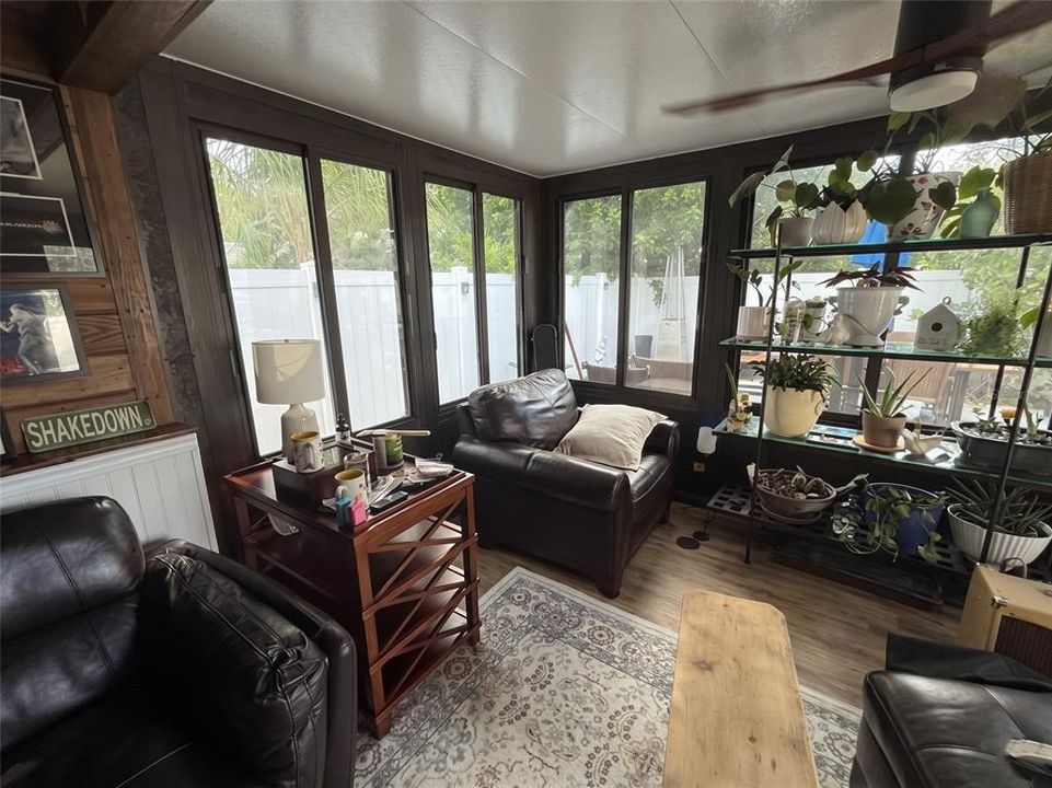 En Venta: $349,900 (2 camas, 2 baños, 1306 Pies cuadrados)