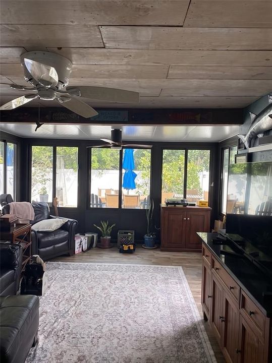 En Venta: $349,900 (2 camas, 2 baños, 1306 Pies cuadrados)