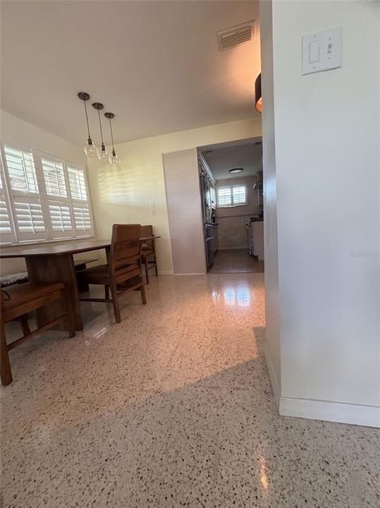 En Venta: $349,900 (2 camas, 2 baños, 1306 Pies cuadrados)